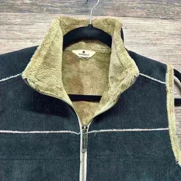 Woolrich Black Line Vest Women’s Size Medium - Picture 3 of 5